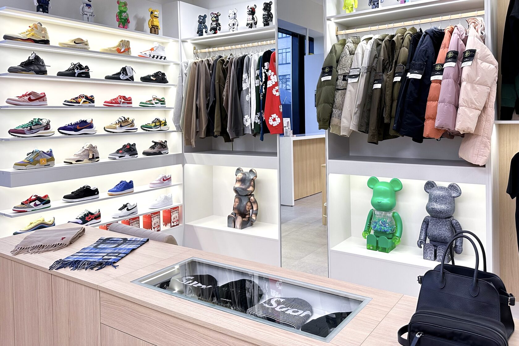 CustomDrop Boutique · интерьер шоурума